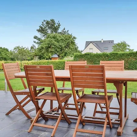Amazing In Plouzec With Wifi Holiday home Plouezec